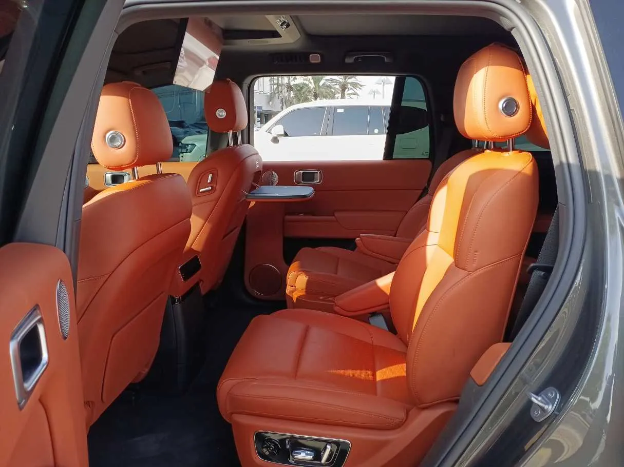 Car image 13