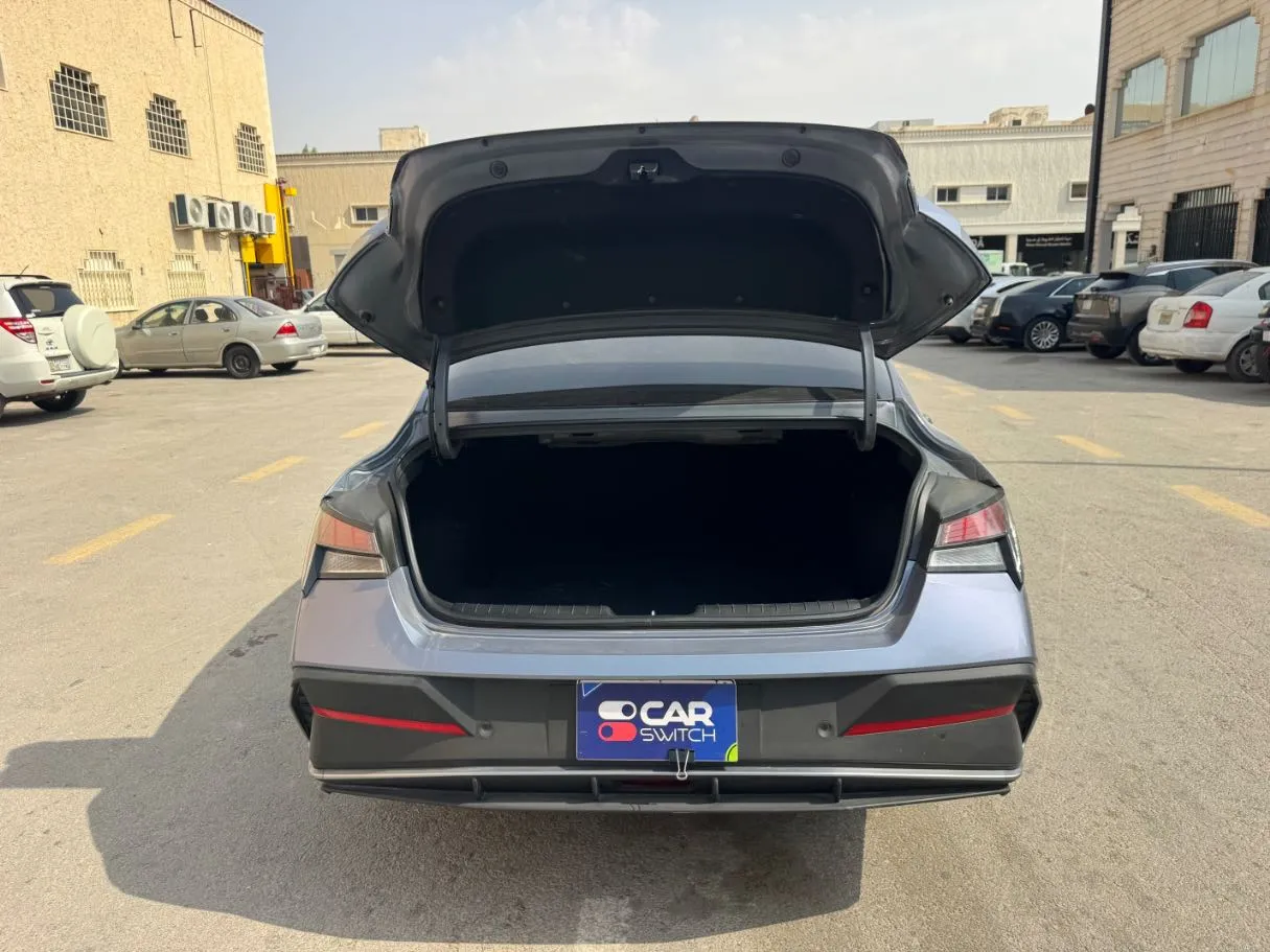 Car image 19