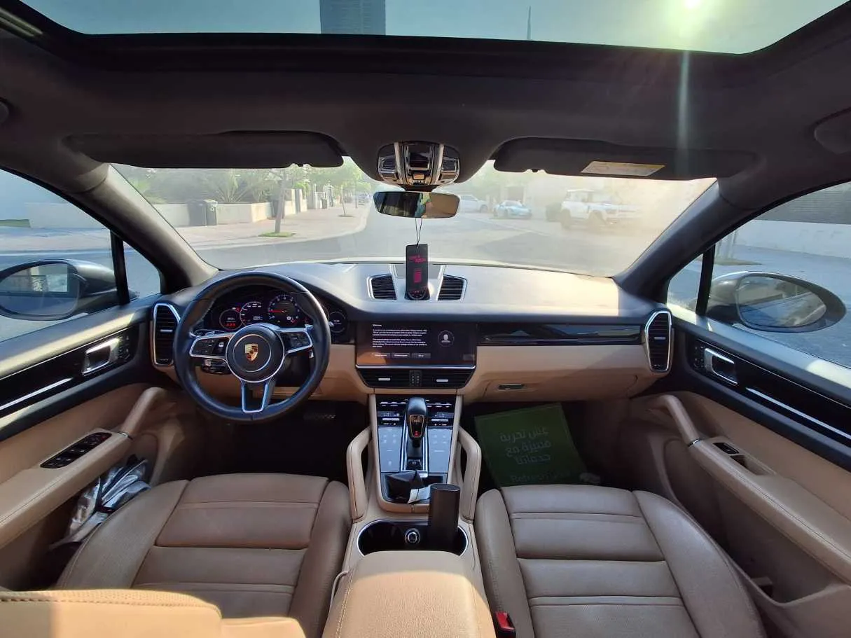 Car image 14