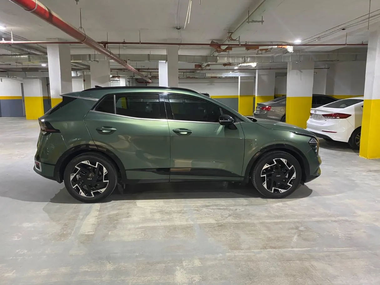 Car image 4