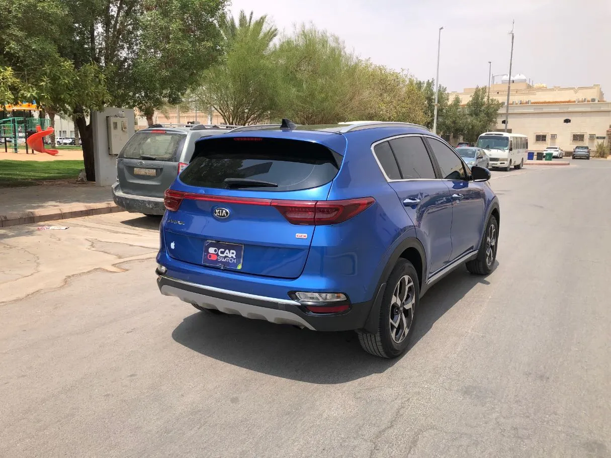 Car image 5