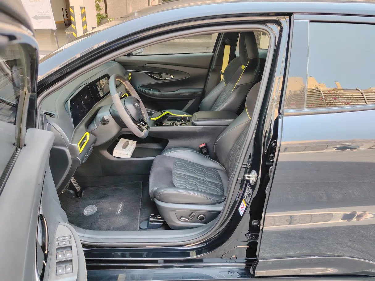 Car image 13