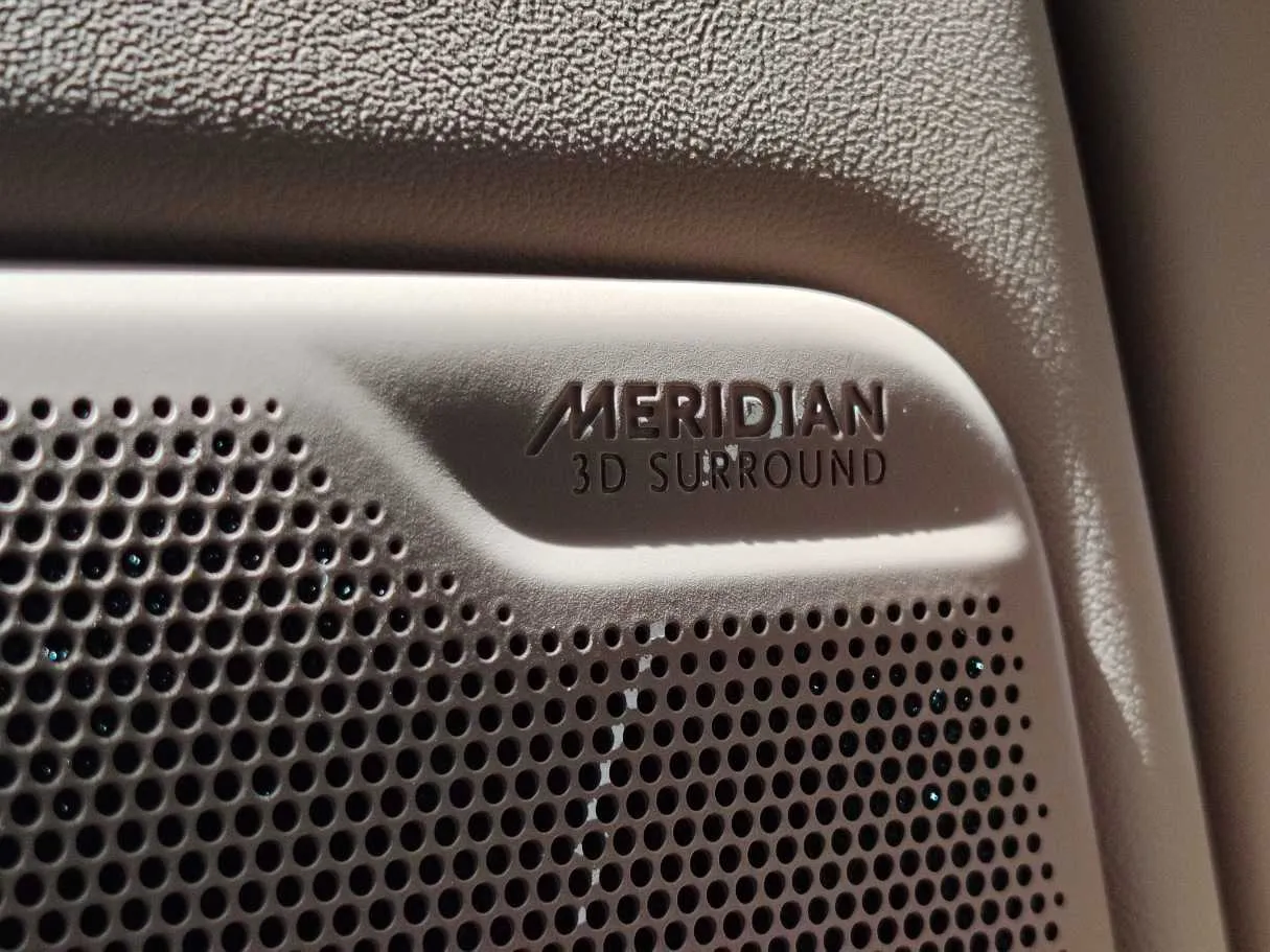 Car image 27
