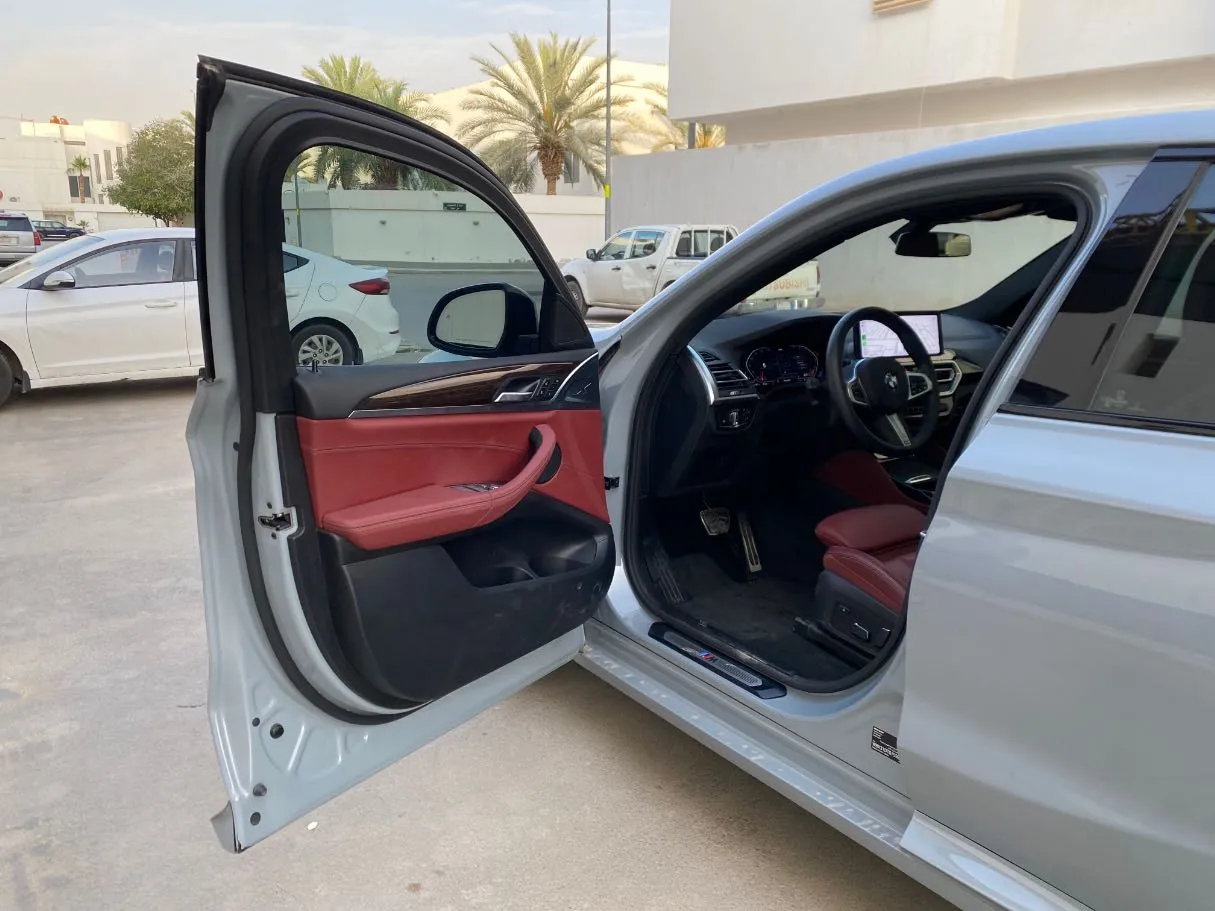 Car image 10