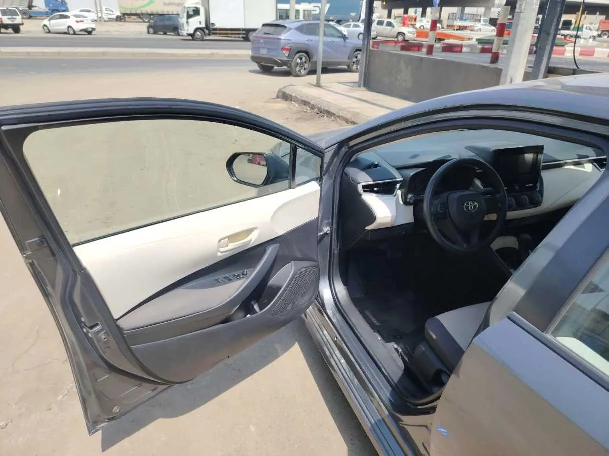 Car image 11