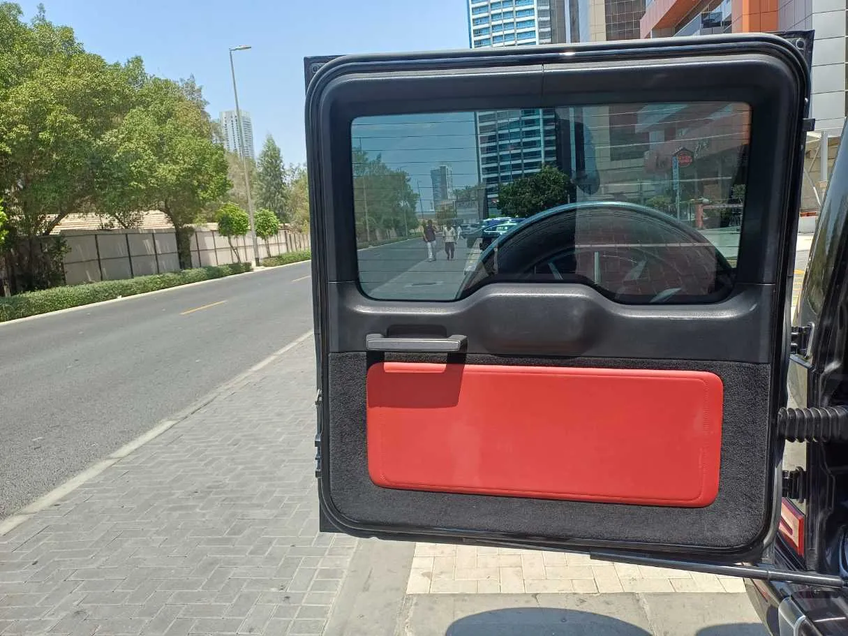 Car image 19