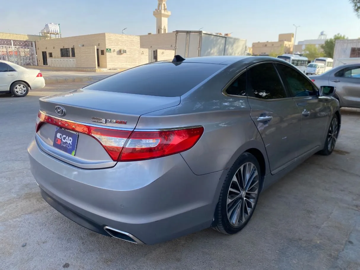 Car image 5