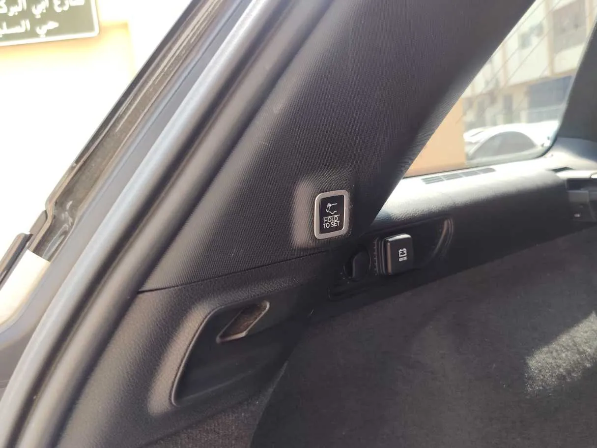 Car image 29