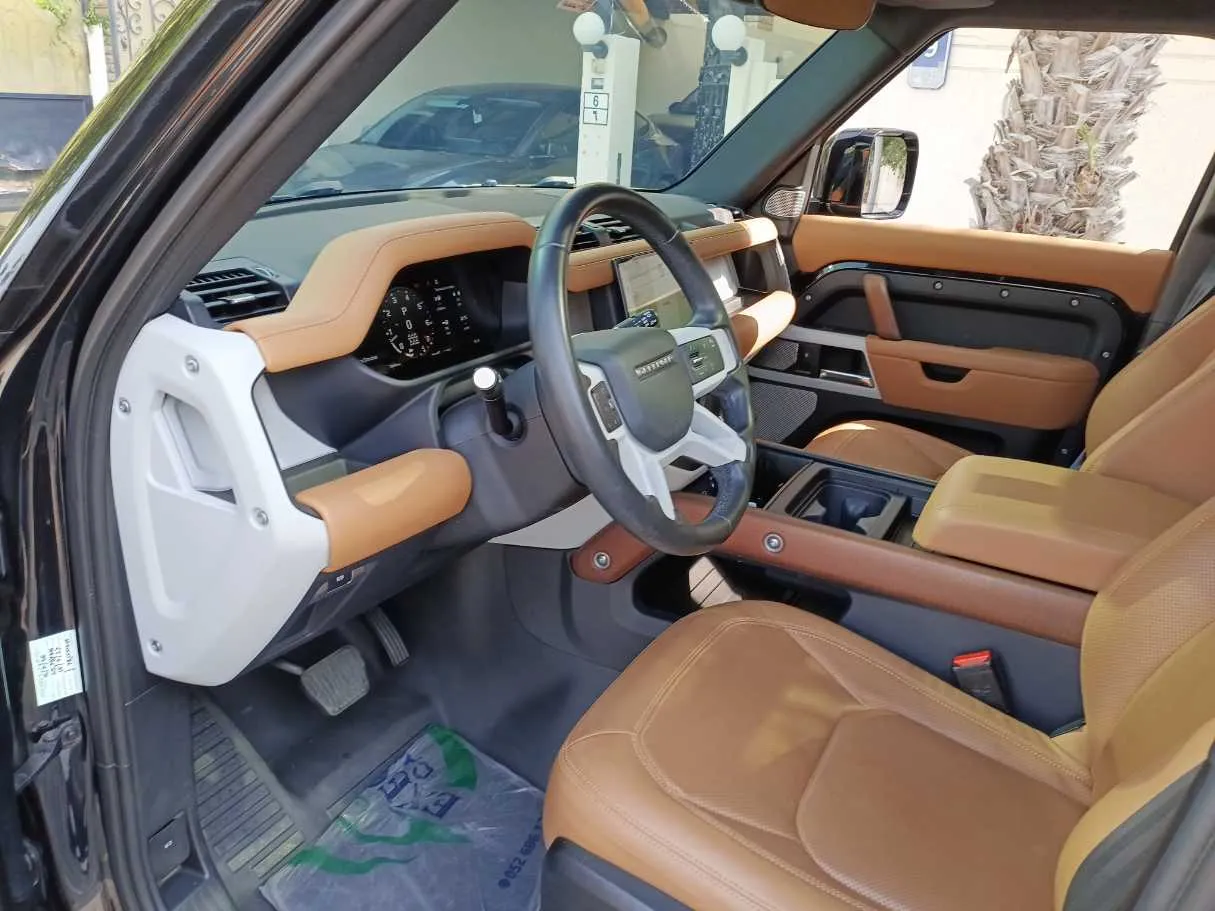 Car image 11