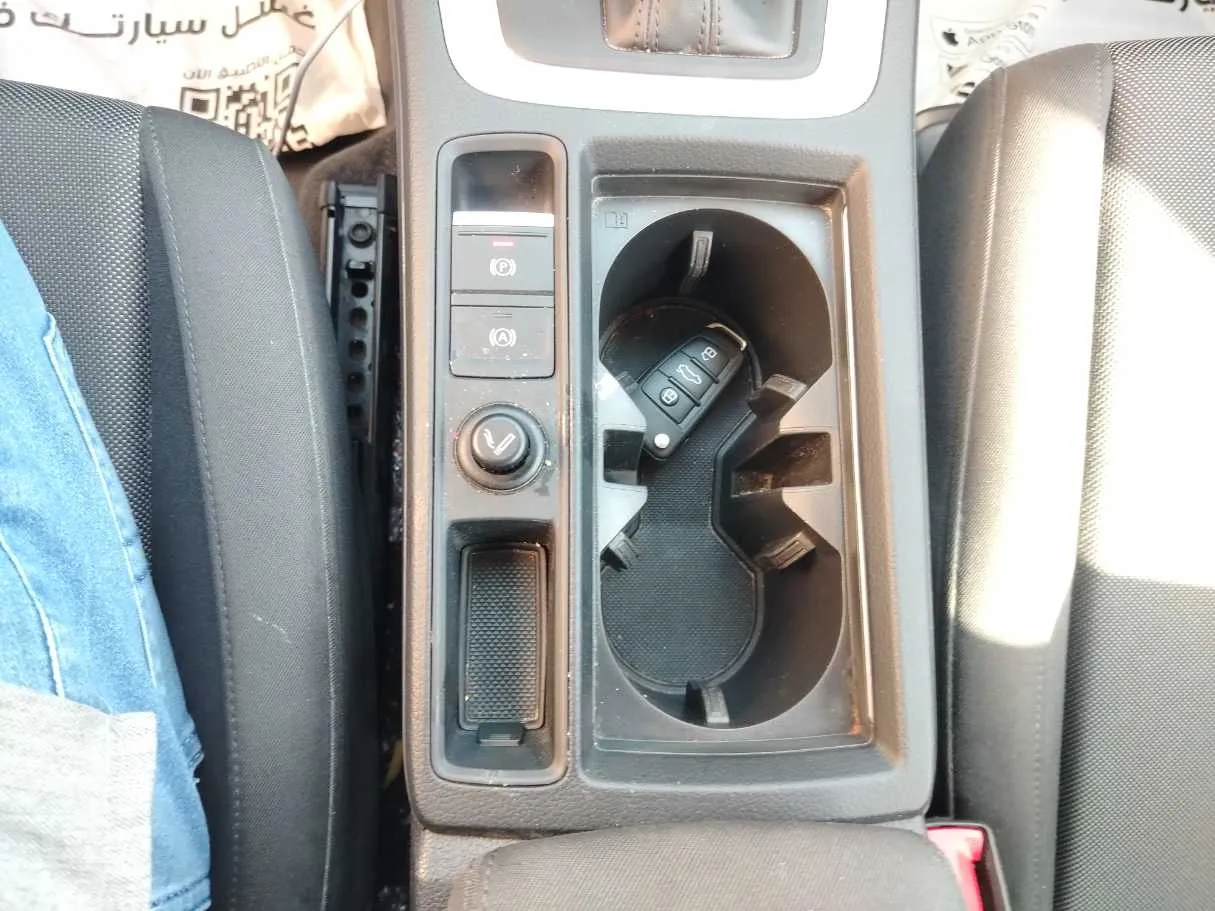 Car image 25