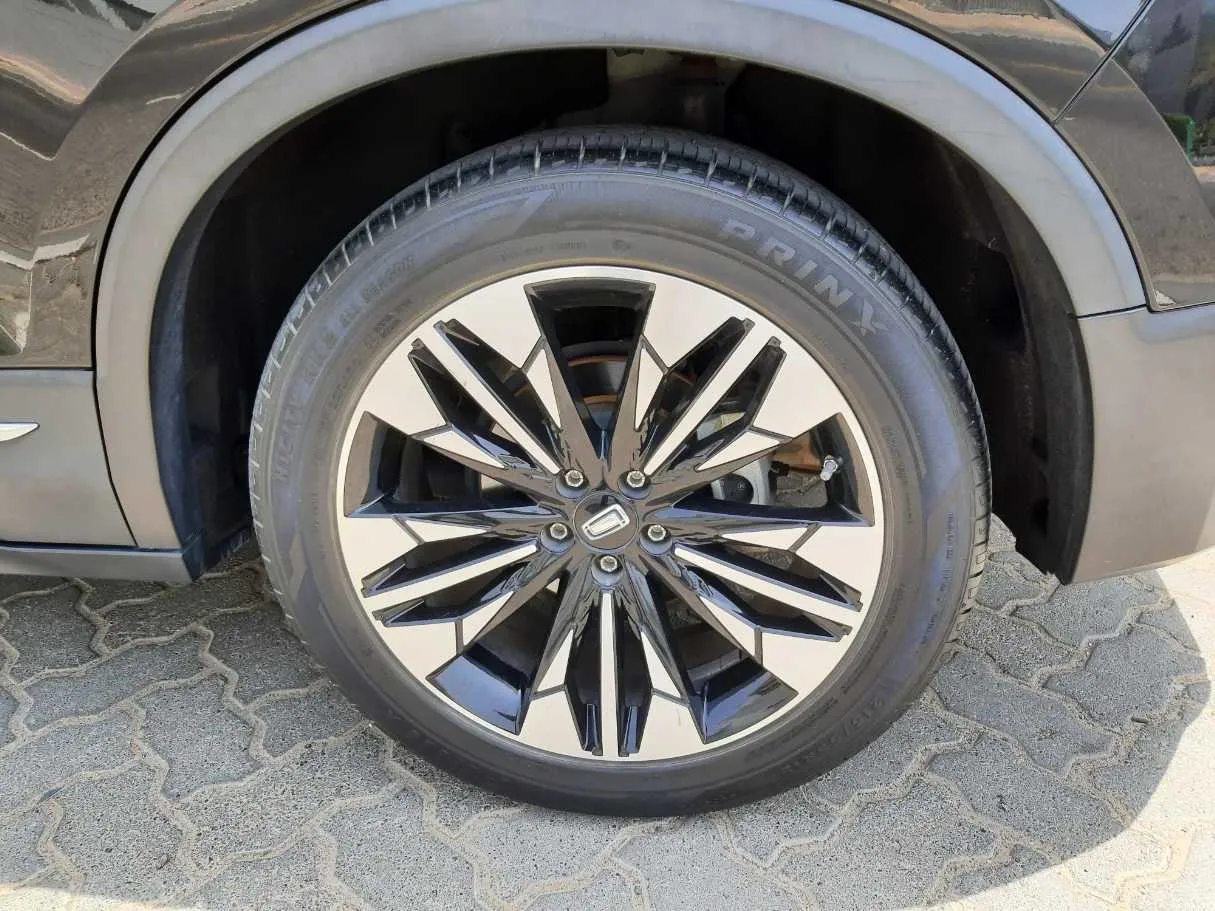 Car image 9