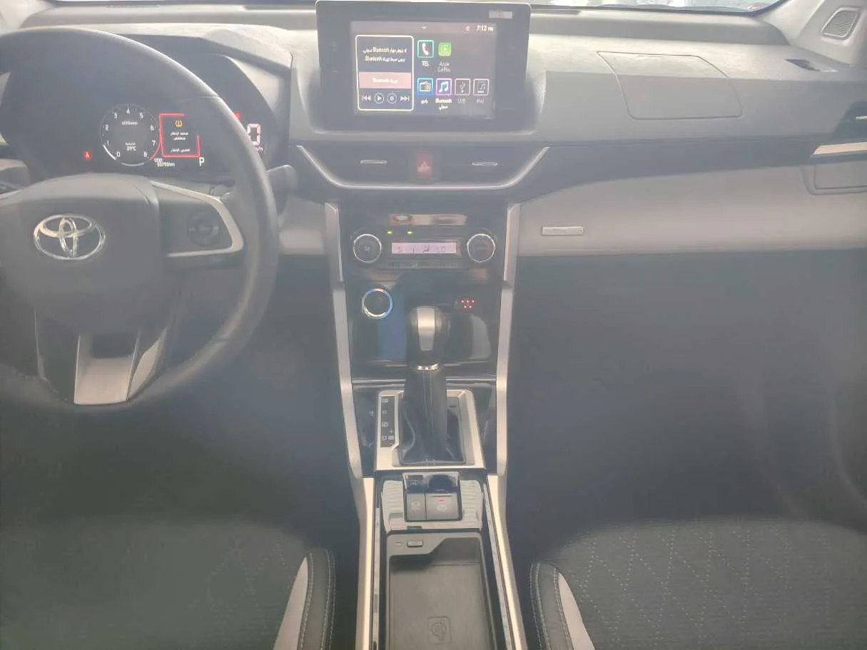 Car image 24