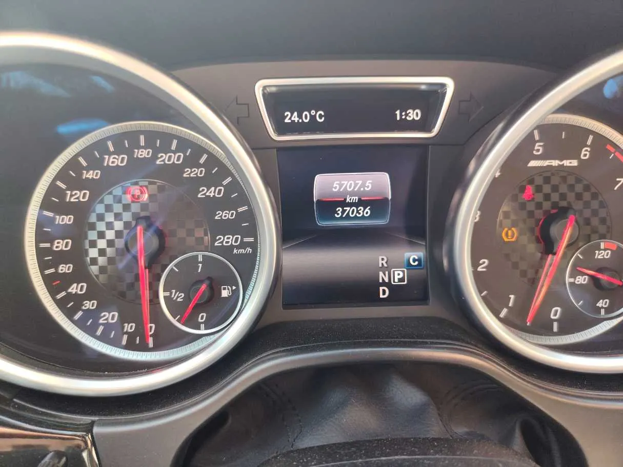 Car image 18