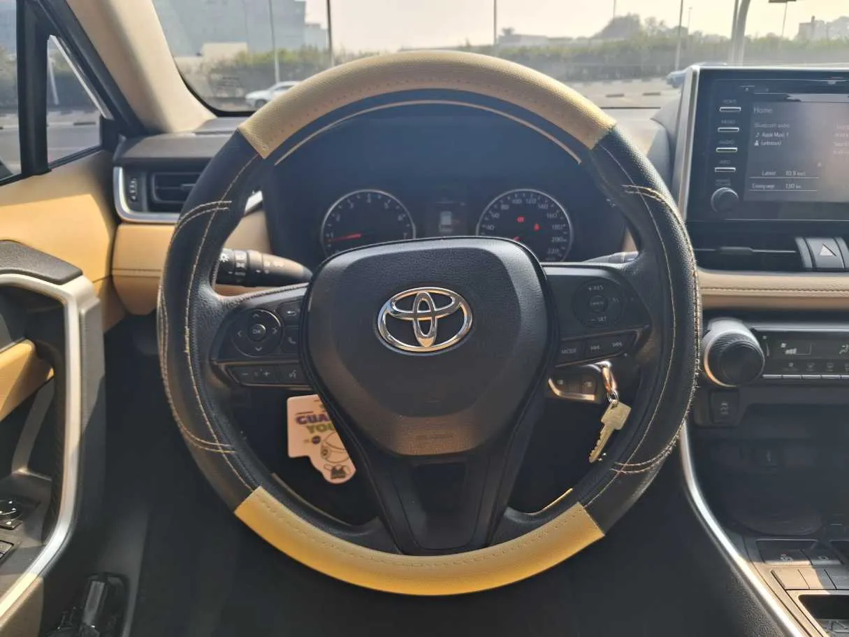 Car image 16
