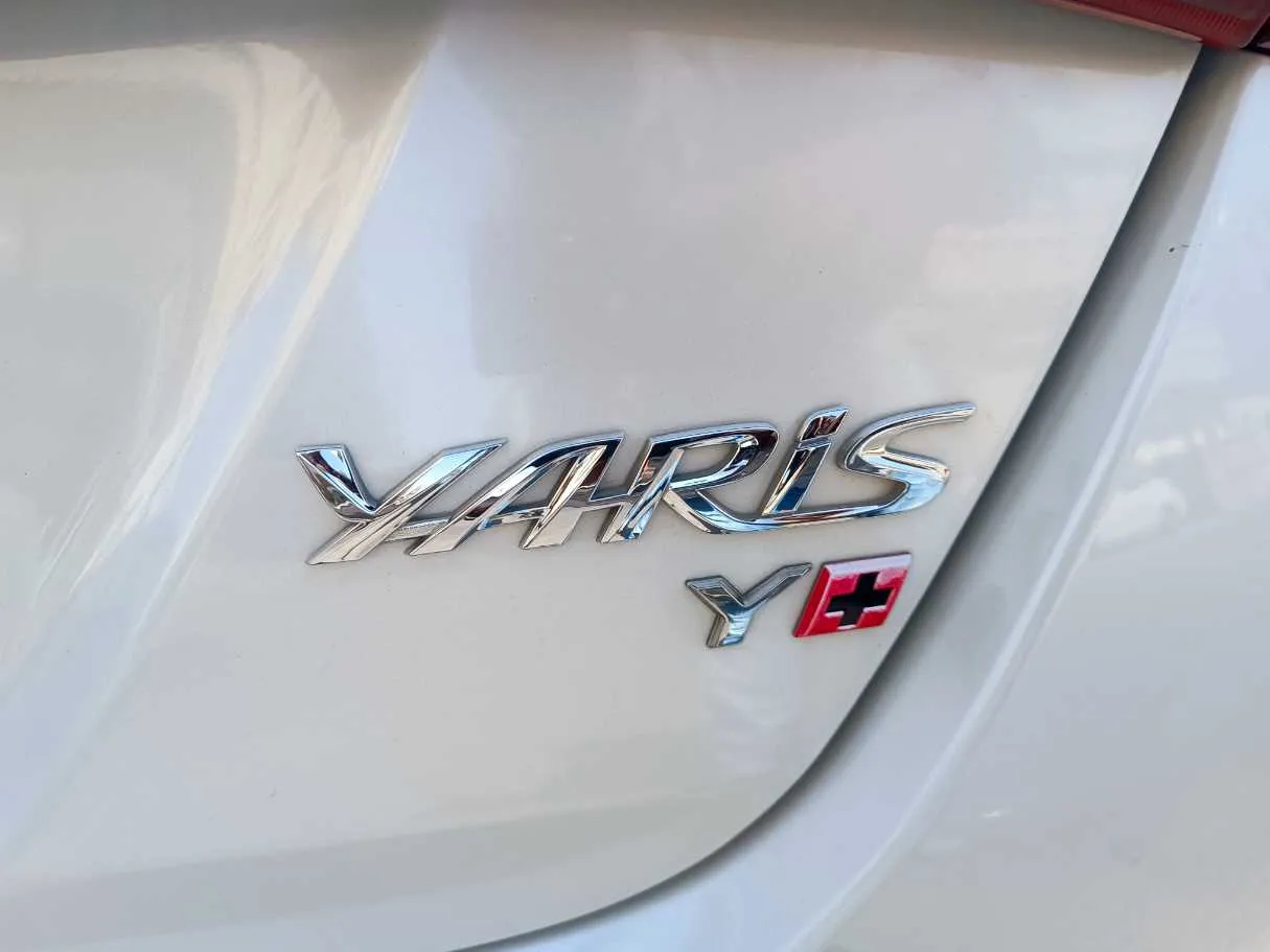 Car image 26