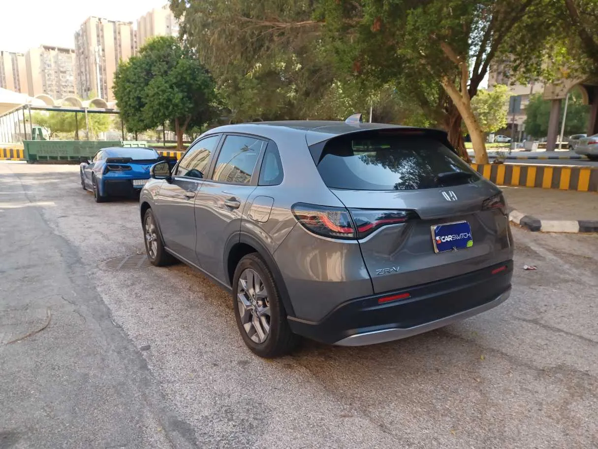 Car image 7