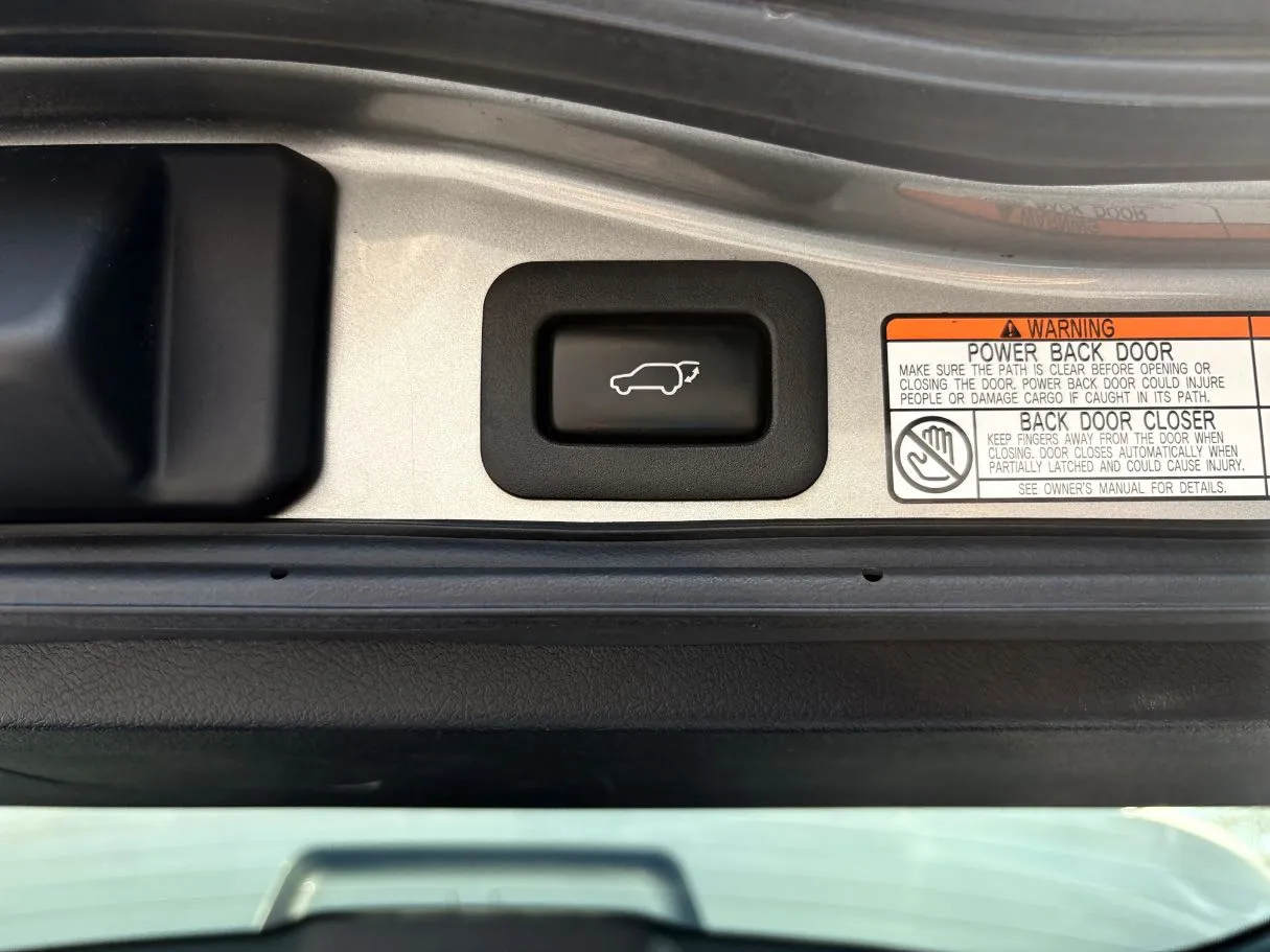 Car image 30