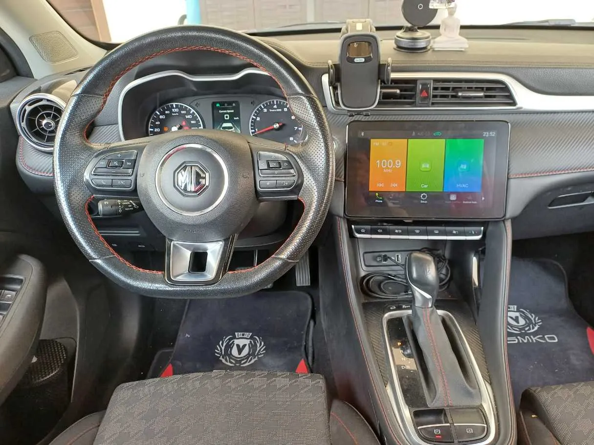 Car image 17