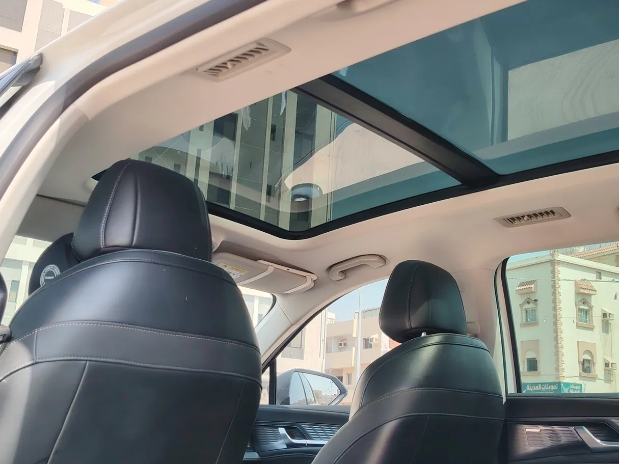 Car image 18