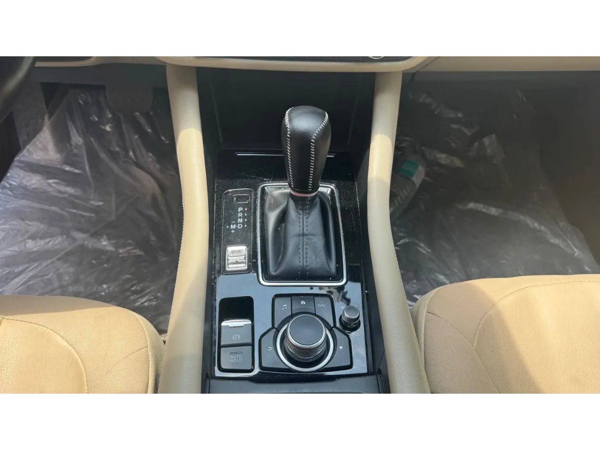 Car image 16