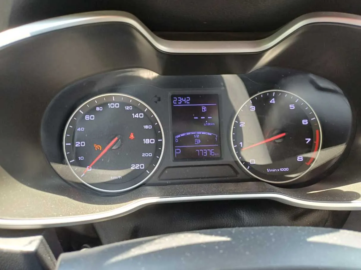 Car image 19