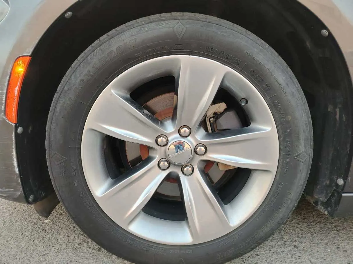 Car image 10