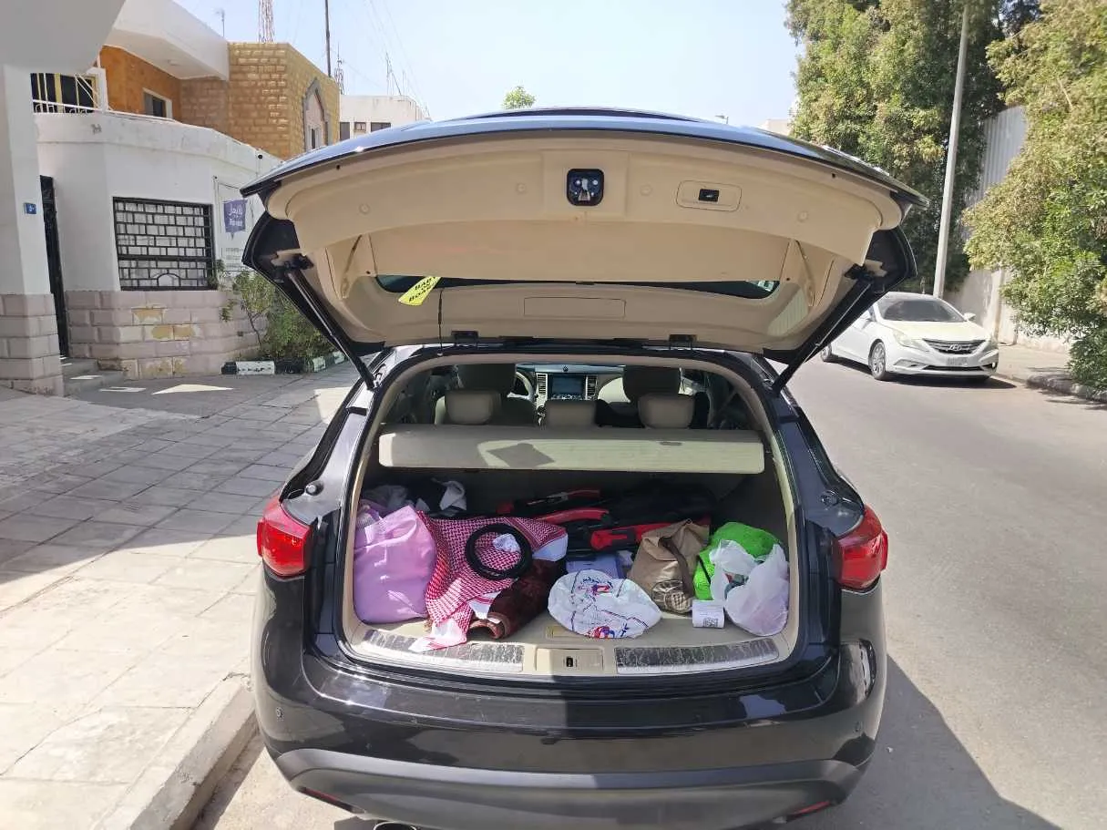 Car image 30