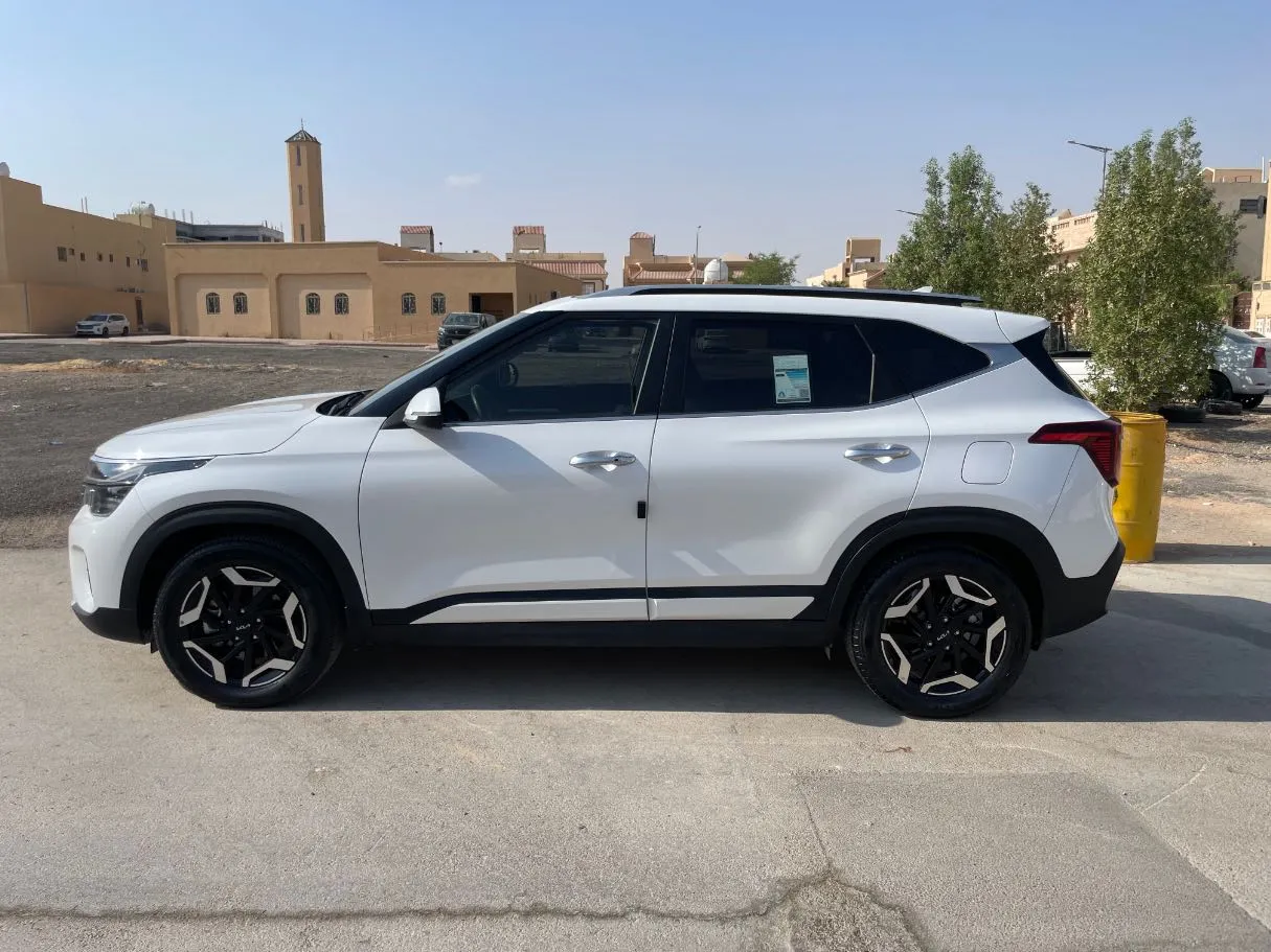 Car image 8