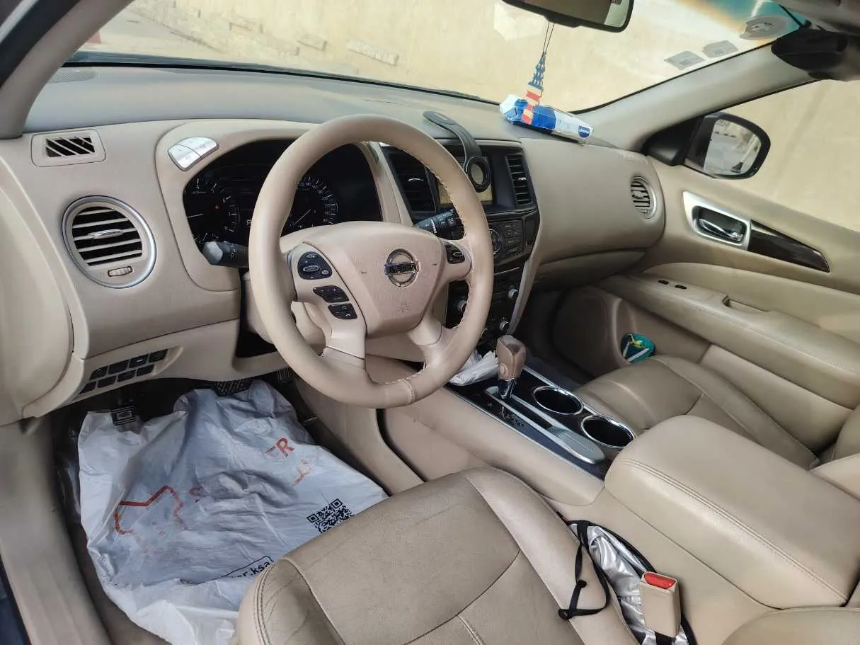 Car image 14
