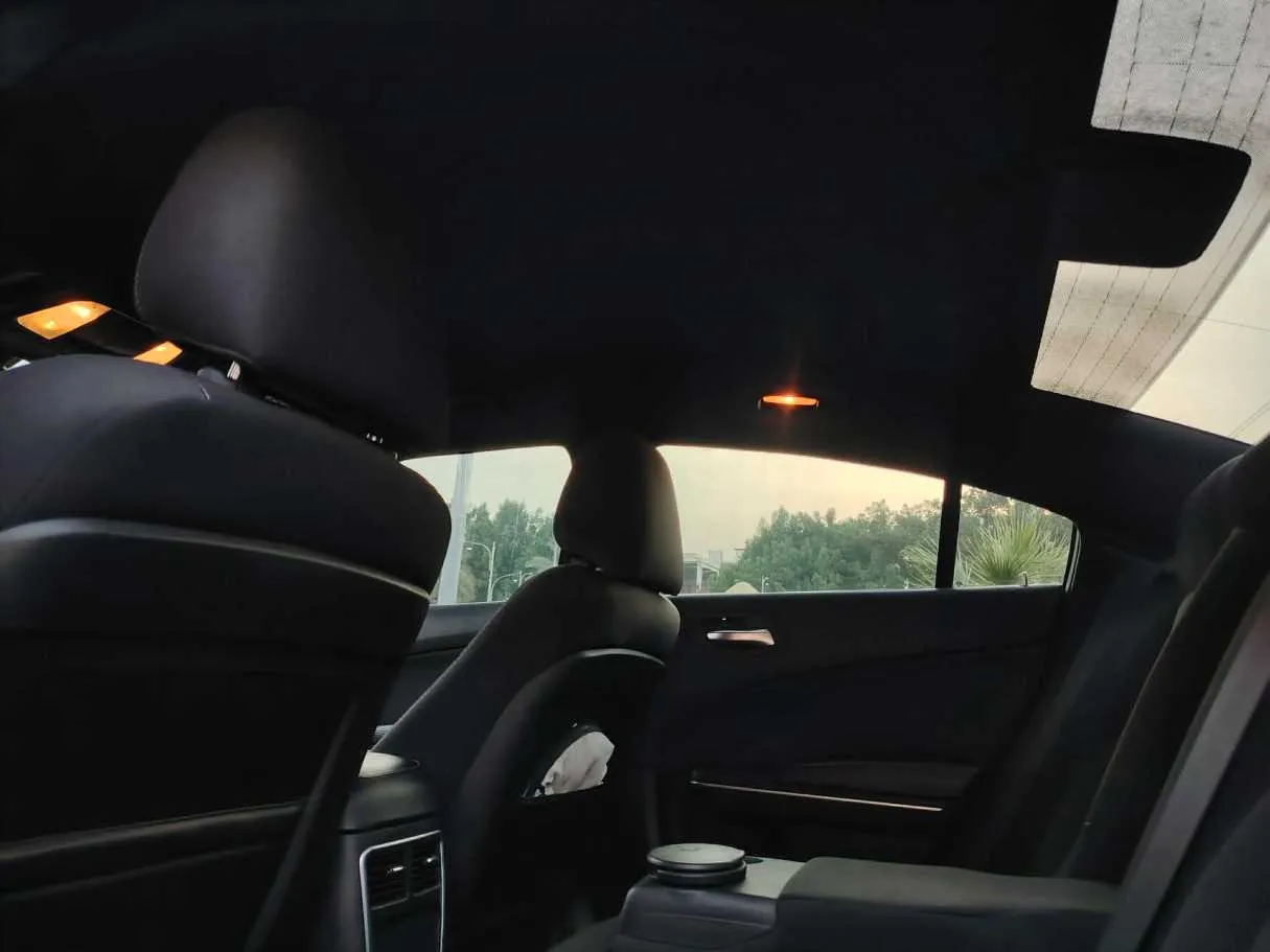 Car image 19