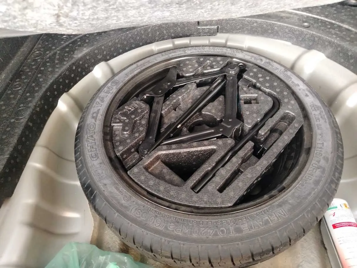 Car image 40