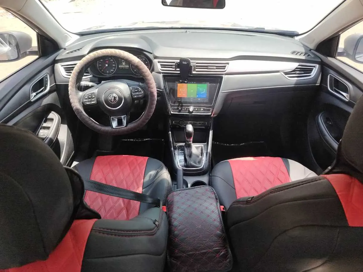 Car image 19