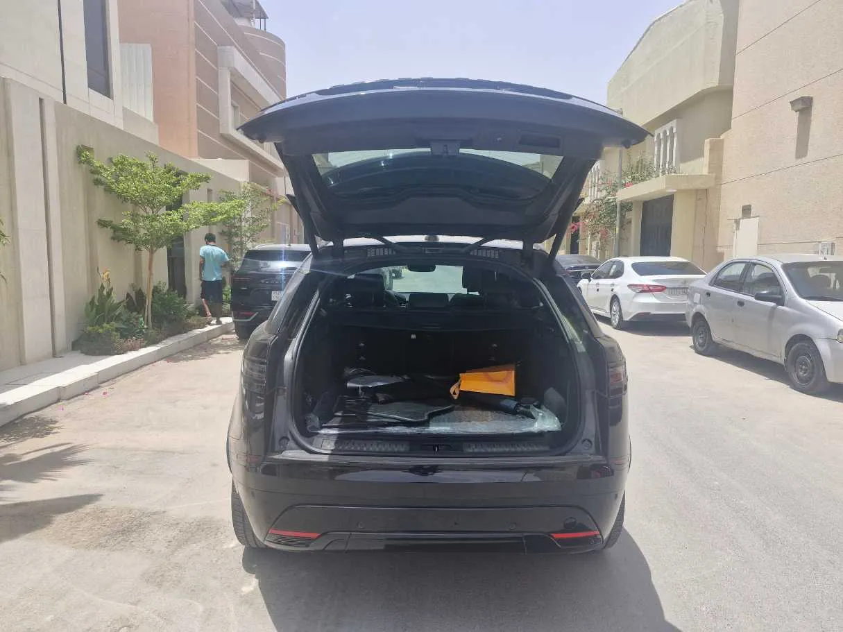 Car image 21