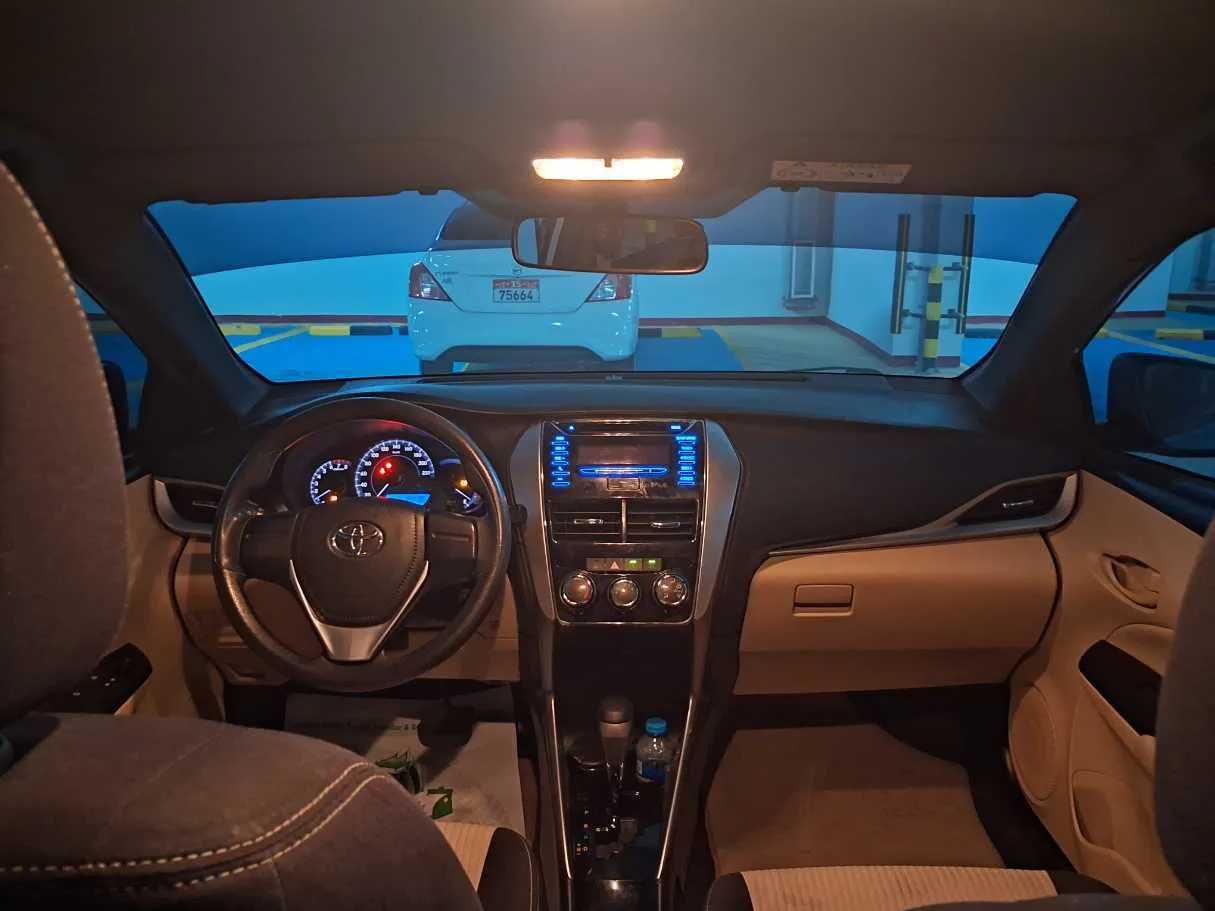 Car image 19