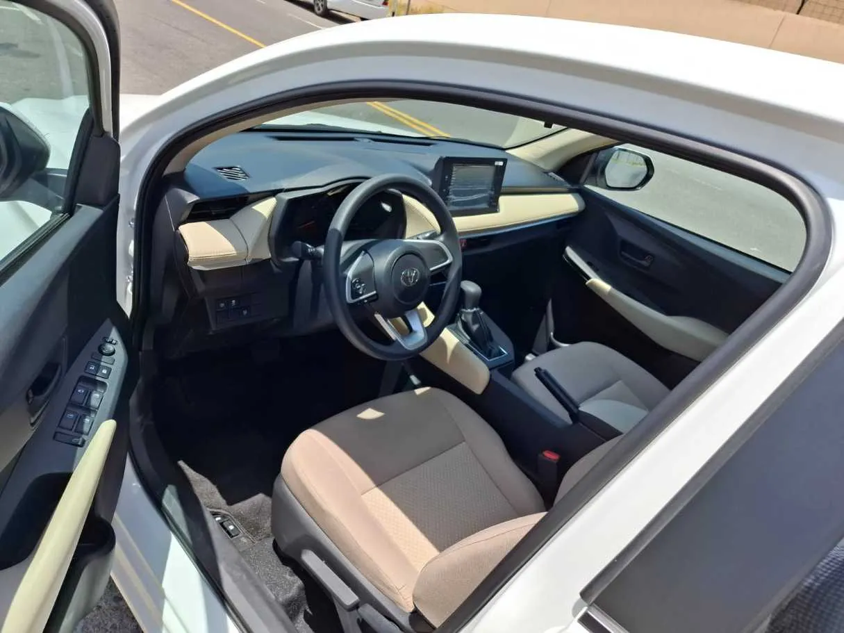 Car image 8