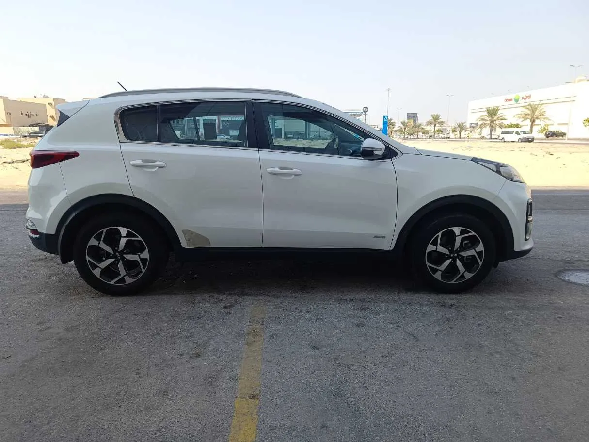 Car image 4
