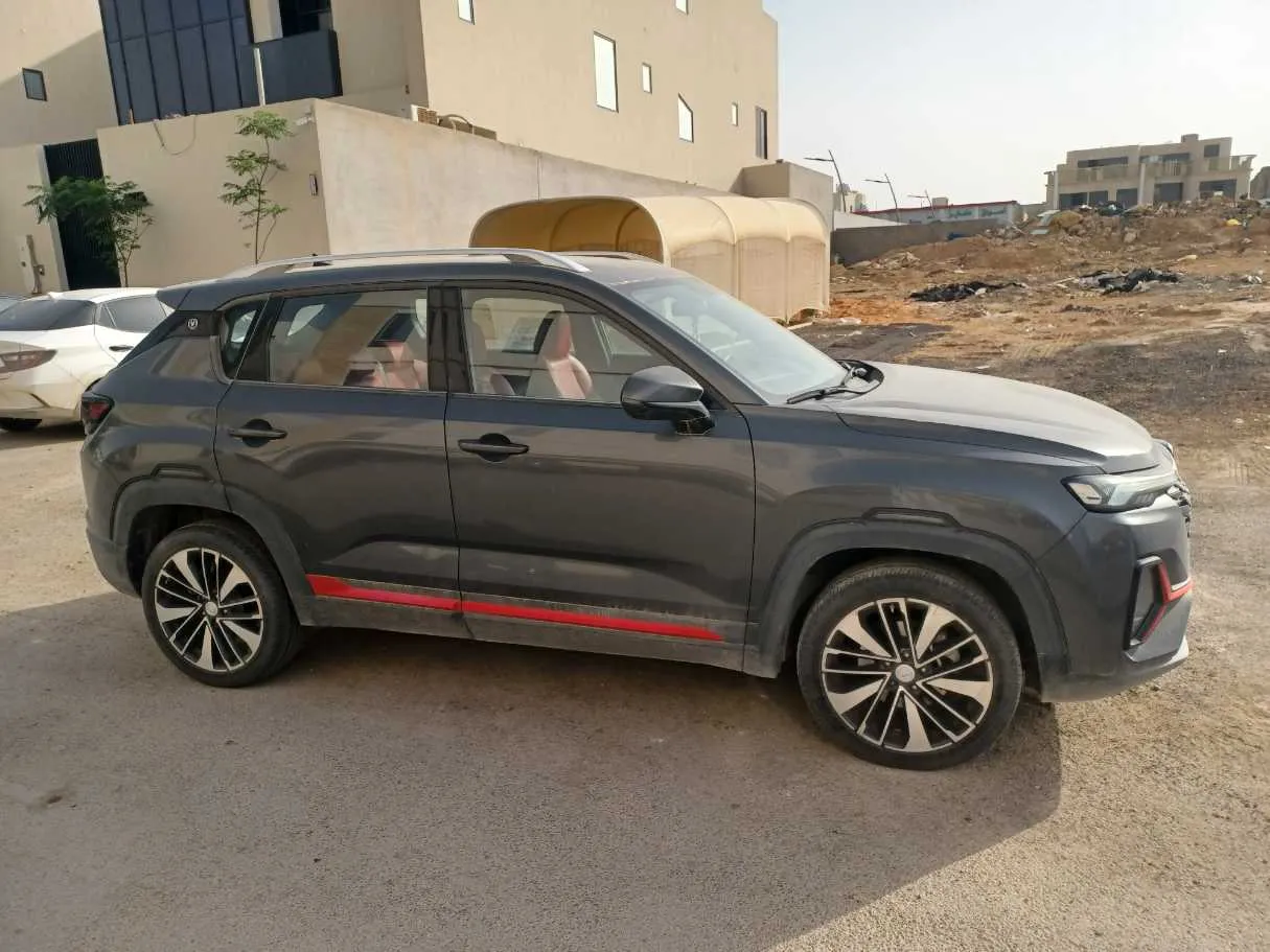 Car image 4