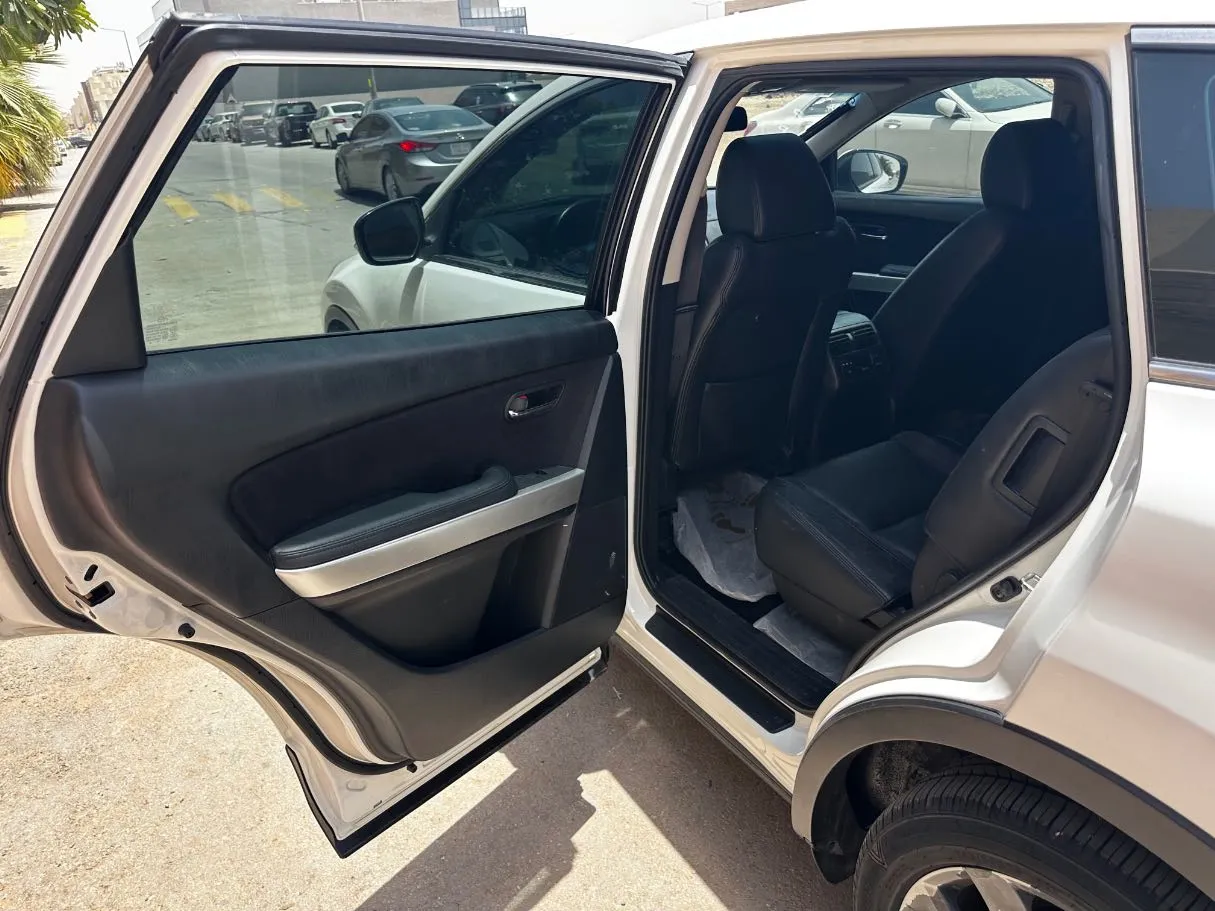 Car image 13