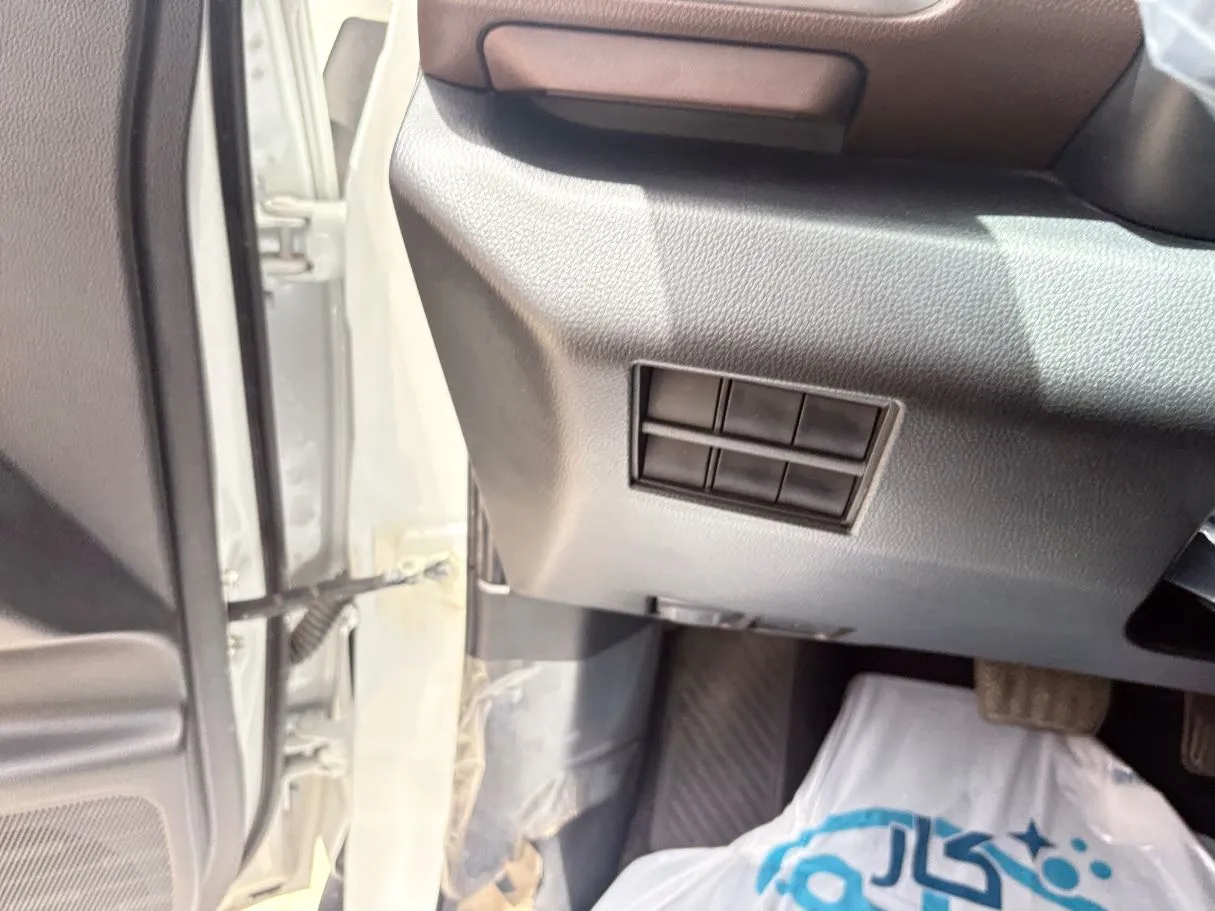 Car image 27