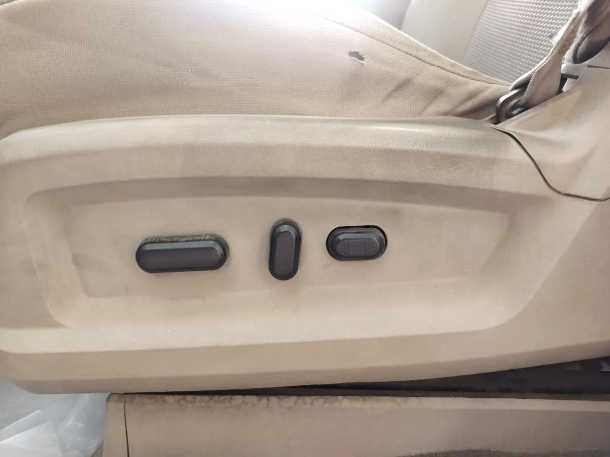Car image 27