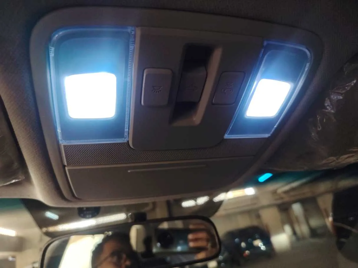 Car image 26