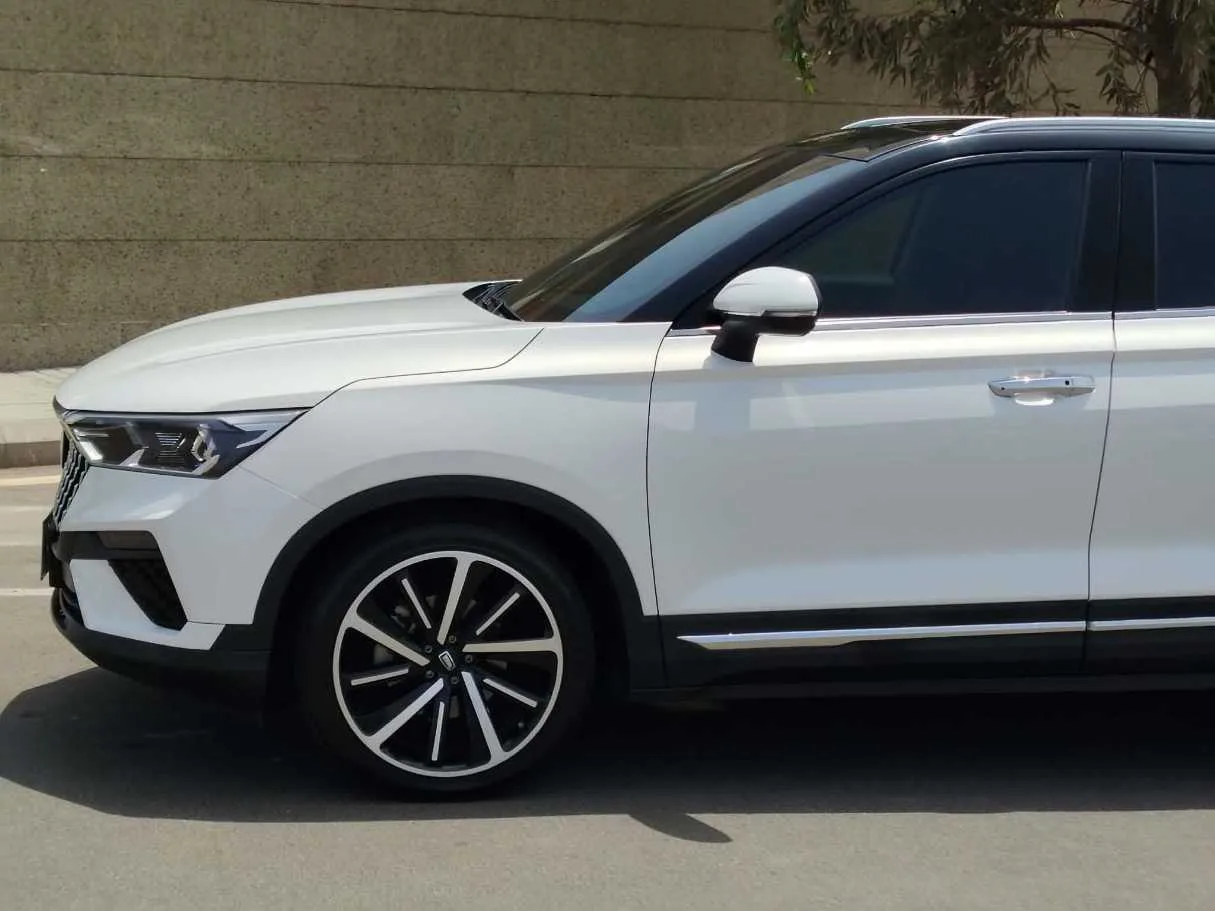 Car image 9