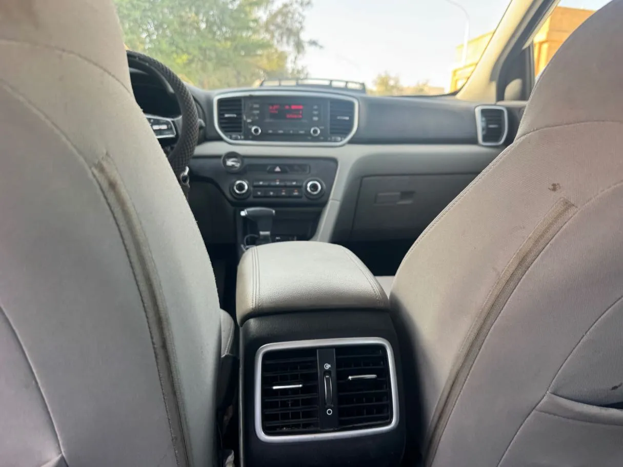 Car image 20