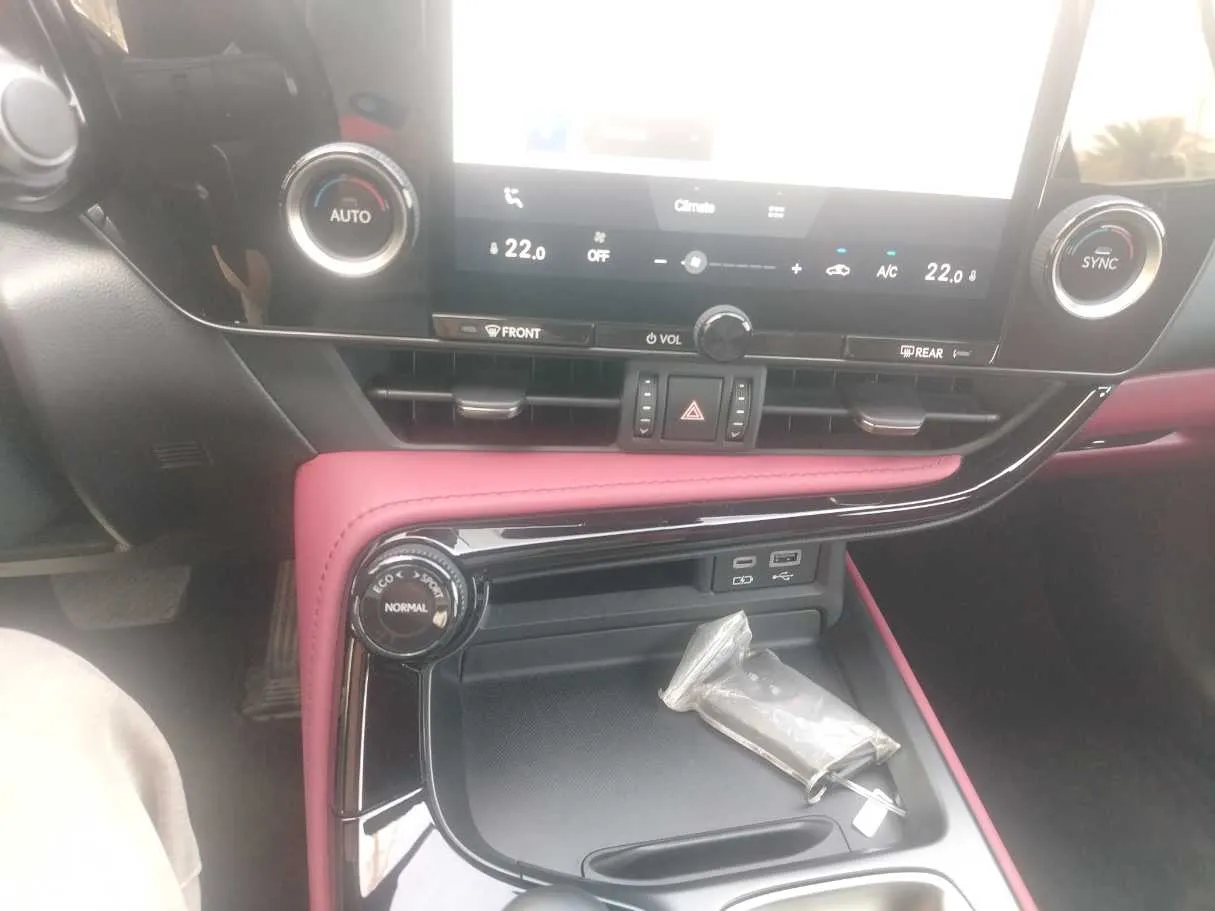 Car image 24