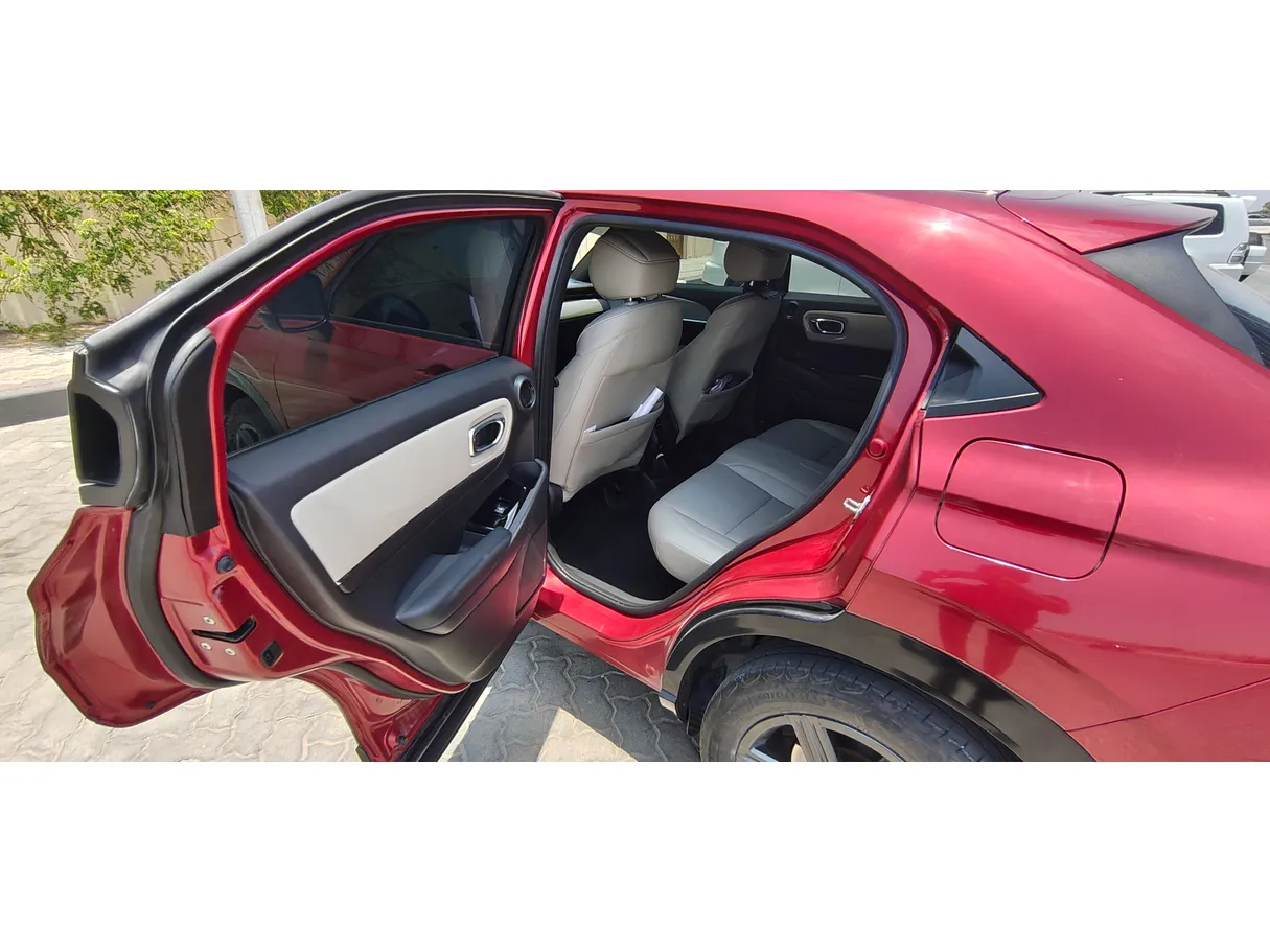 Car image 10