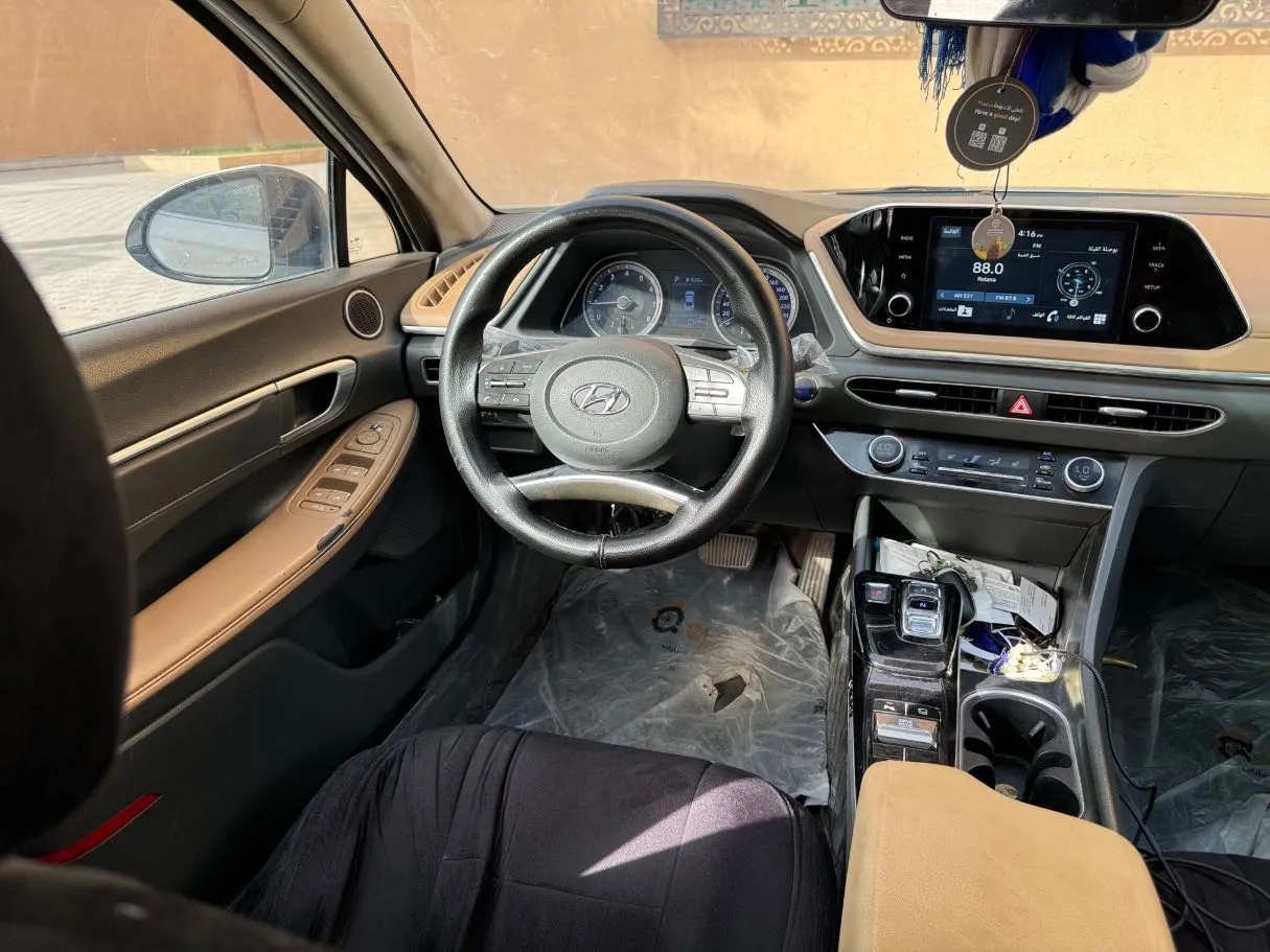 Car image 17