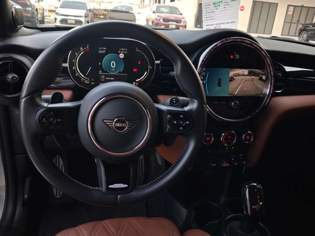 Car image 19
