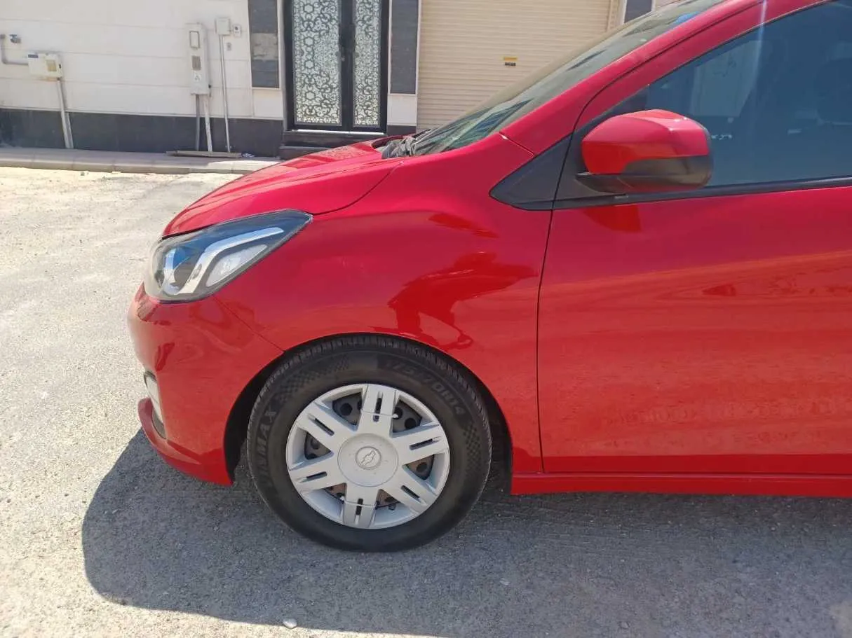 Car image 9