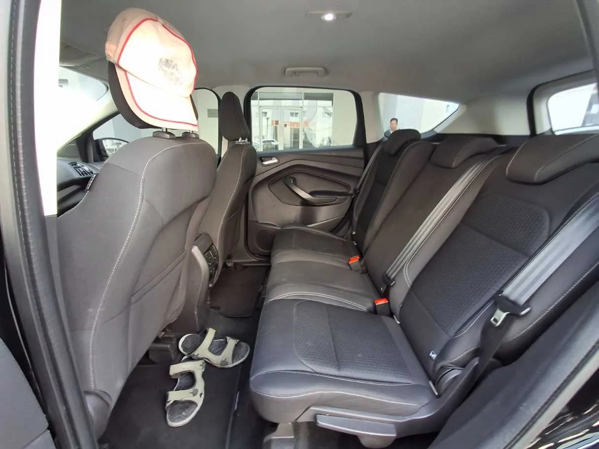 Car image 13