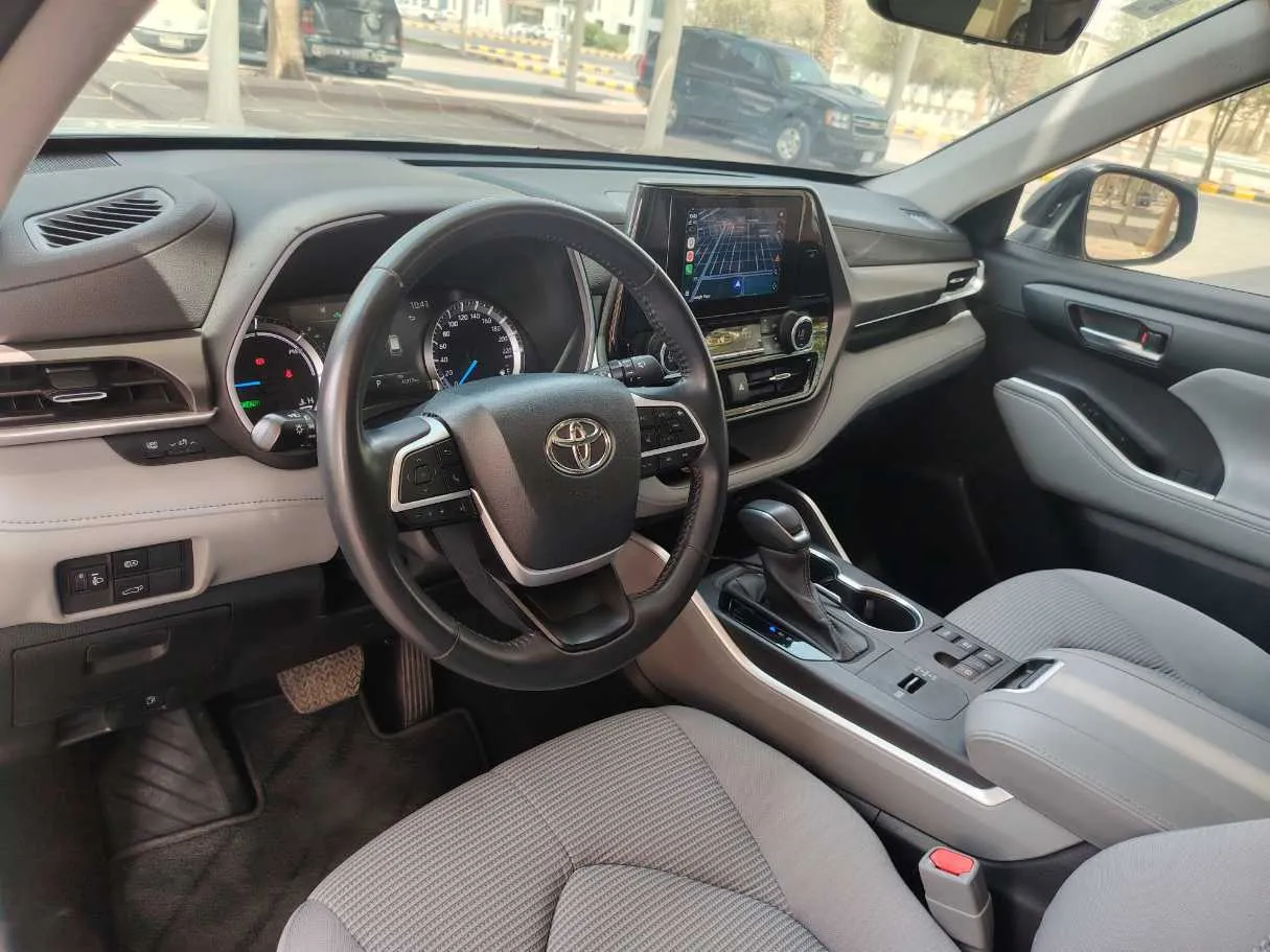 Car image 12